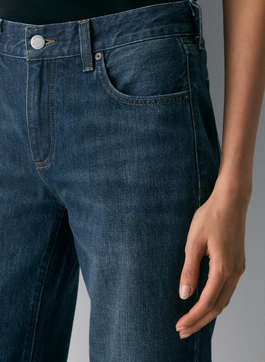 denim forum i jeans larghi farrah lo-rise sono di un blu scuro