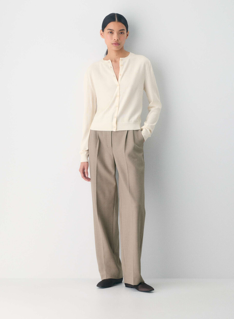 cardigan girocollo in lana merino nuda betulla chiara