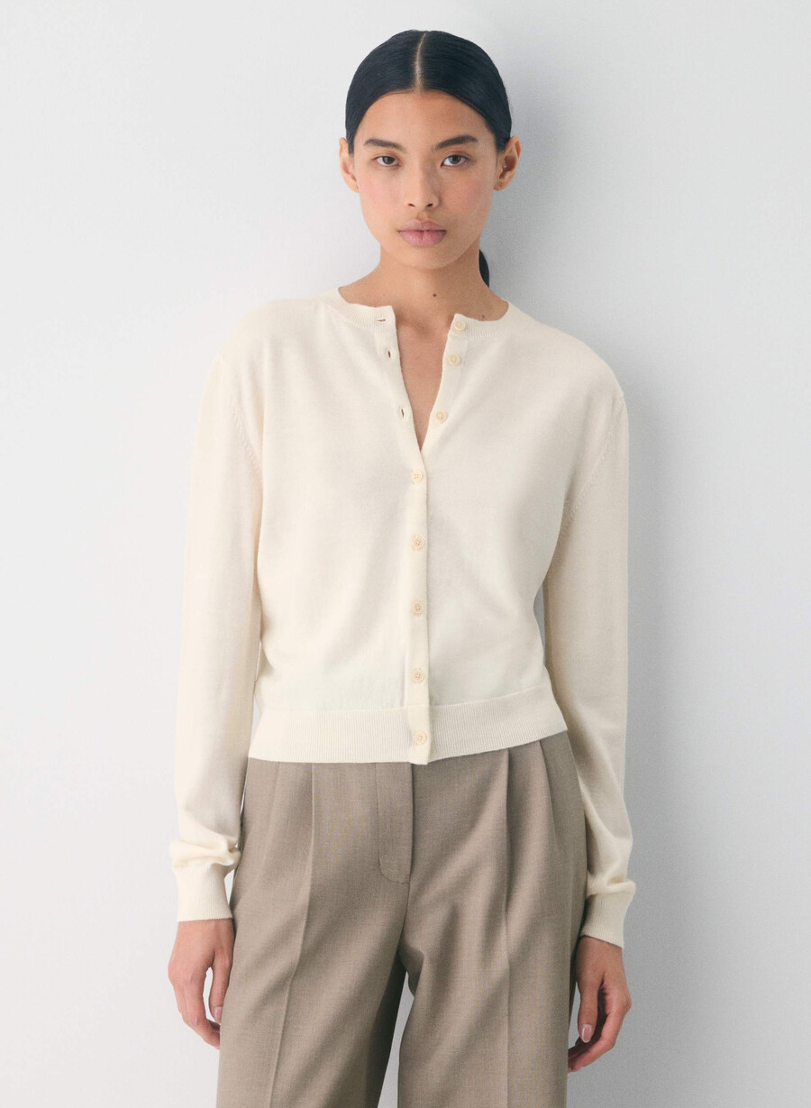 cardigan girocollo in lana merino nuda betulla chiara
