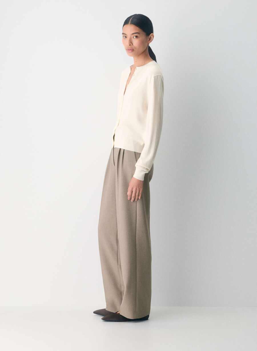 cardigan girocollo in lana merino nuda betulla chiara