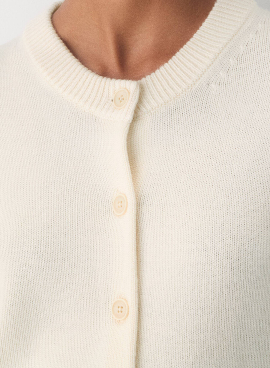 cardigan girocollo in lana merino essenziale betulla chiara