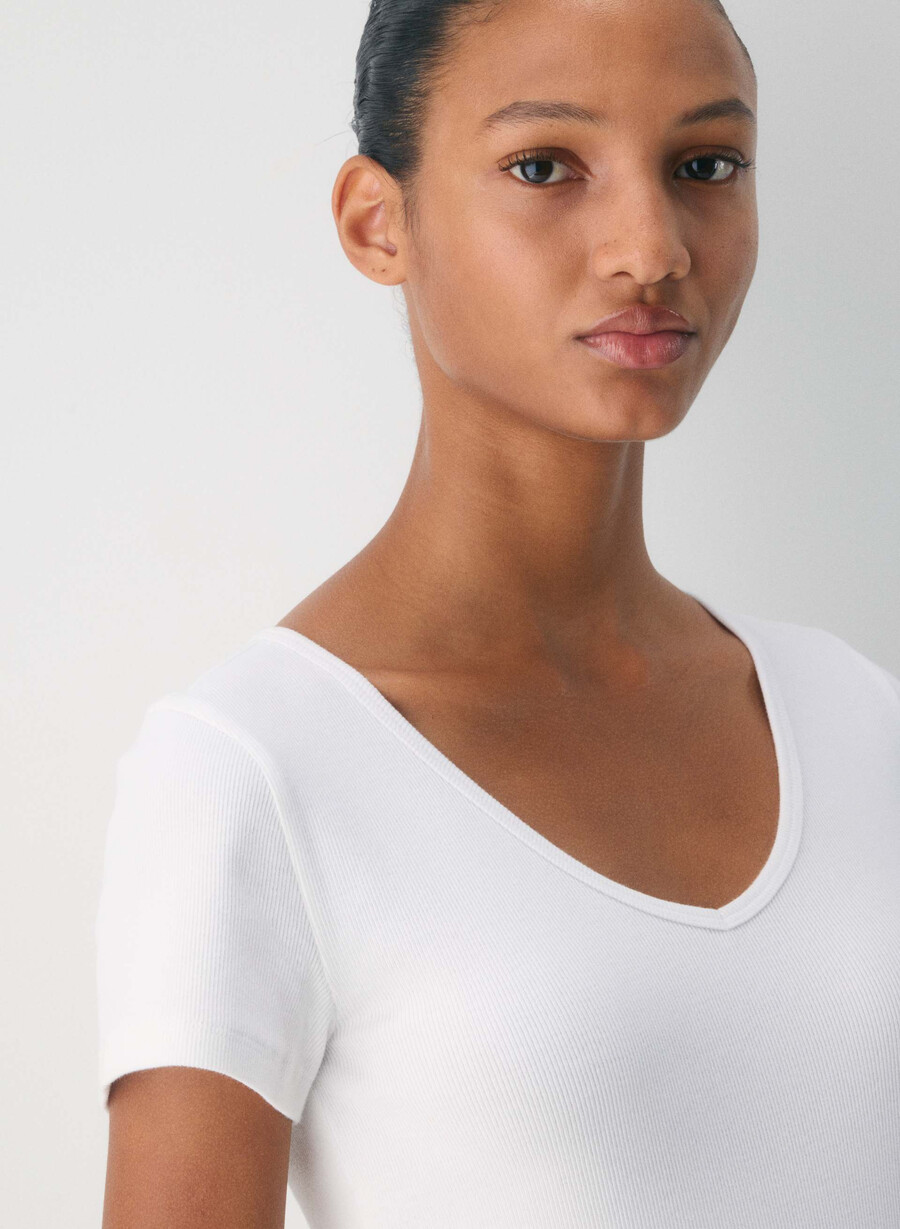t-shirt homestretch a coste con scollo a v bianca