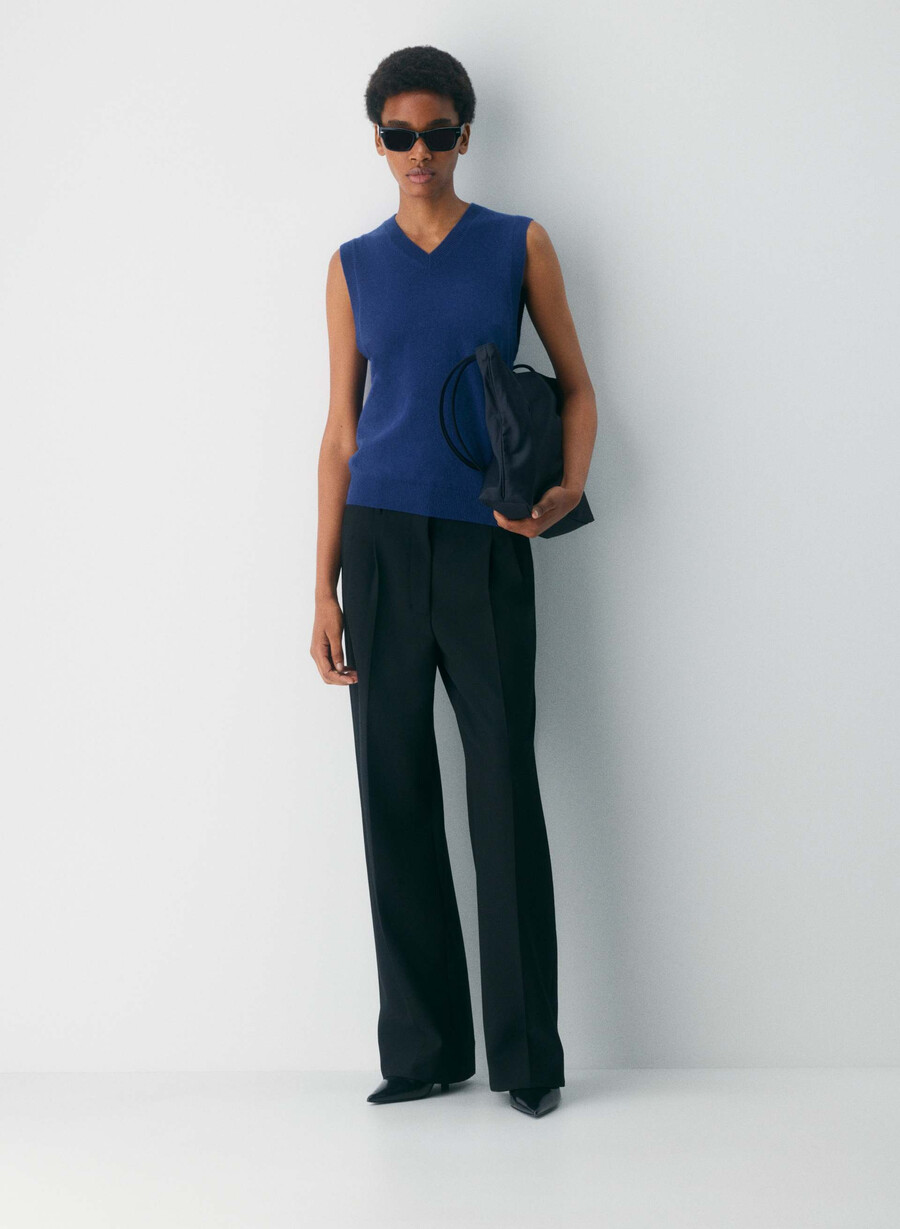 maglione gilet con scollo a v in cashmere nudo byron blue
