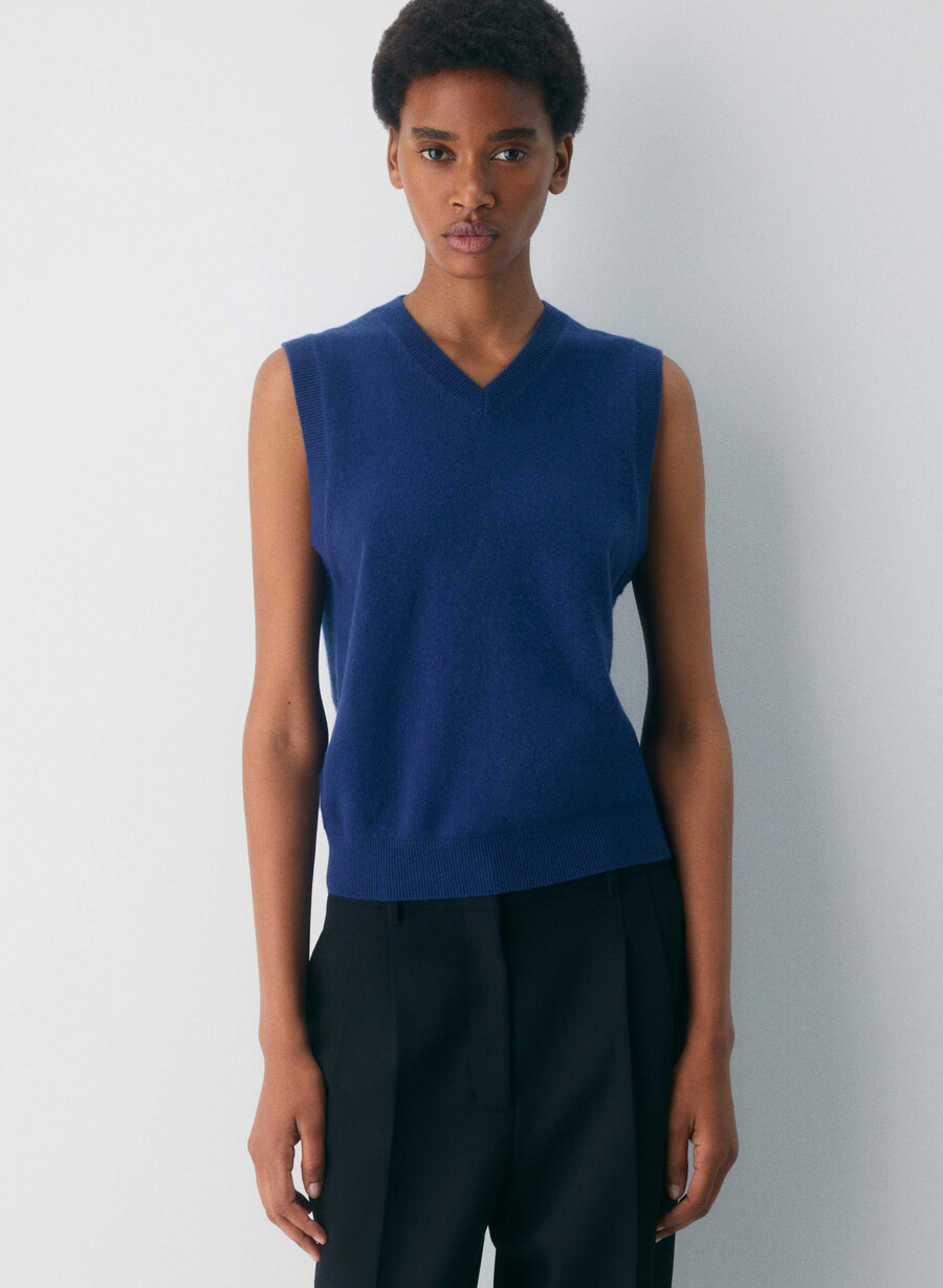 maglione gilet con scollo a v in cashmere nudo byron blue