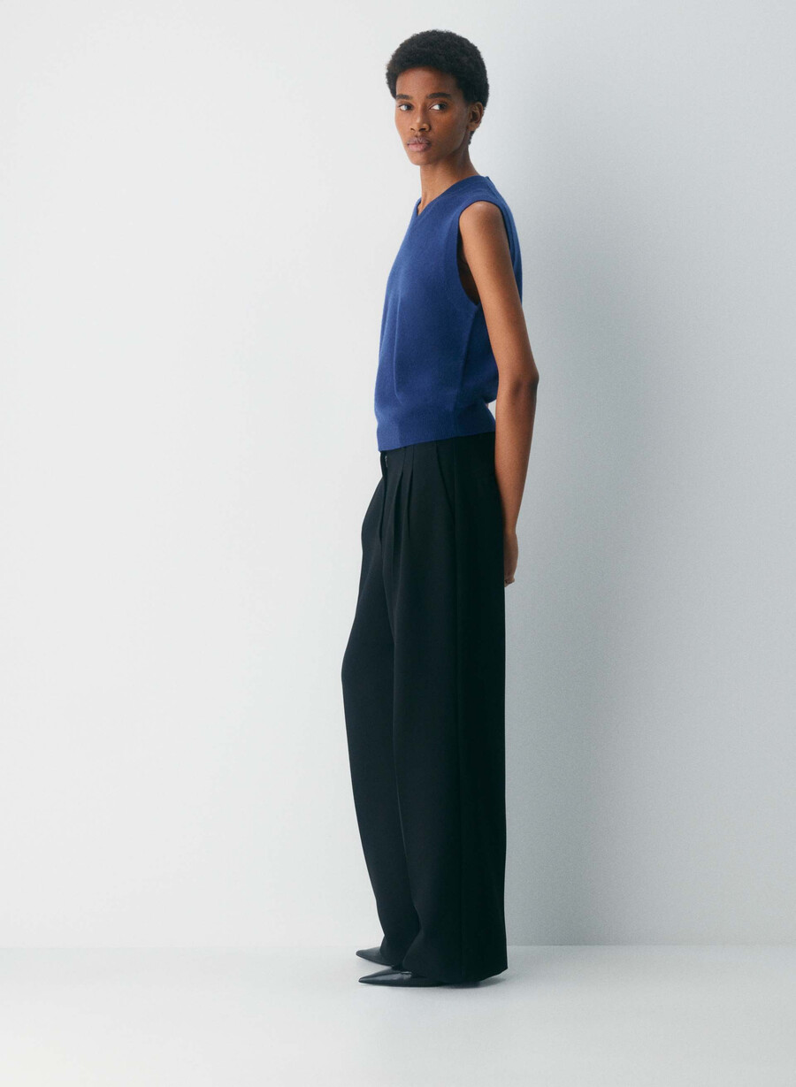maglione gilet con scollo a v in cashmere nudo byron blue