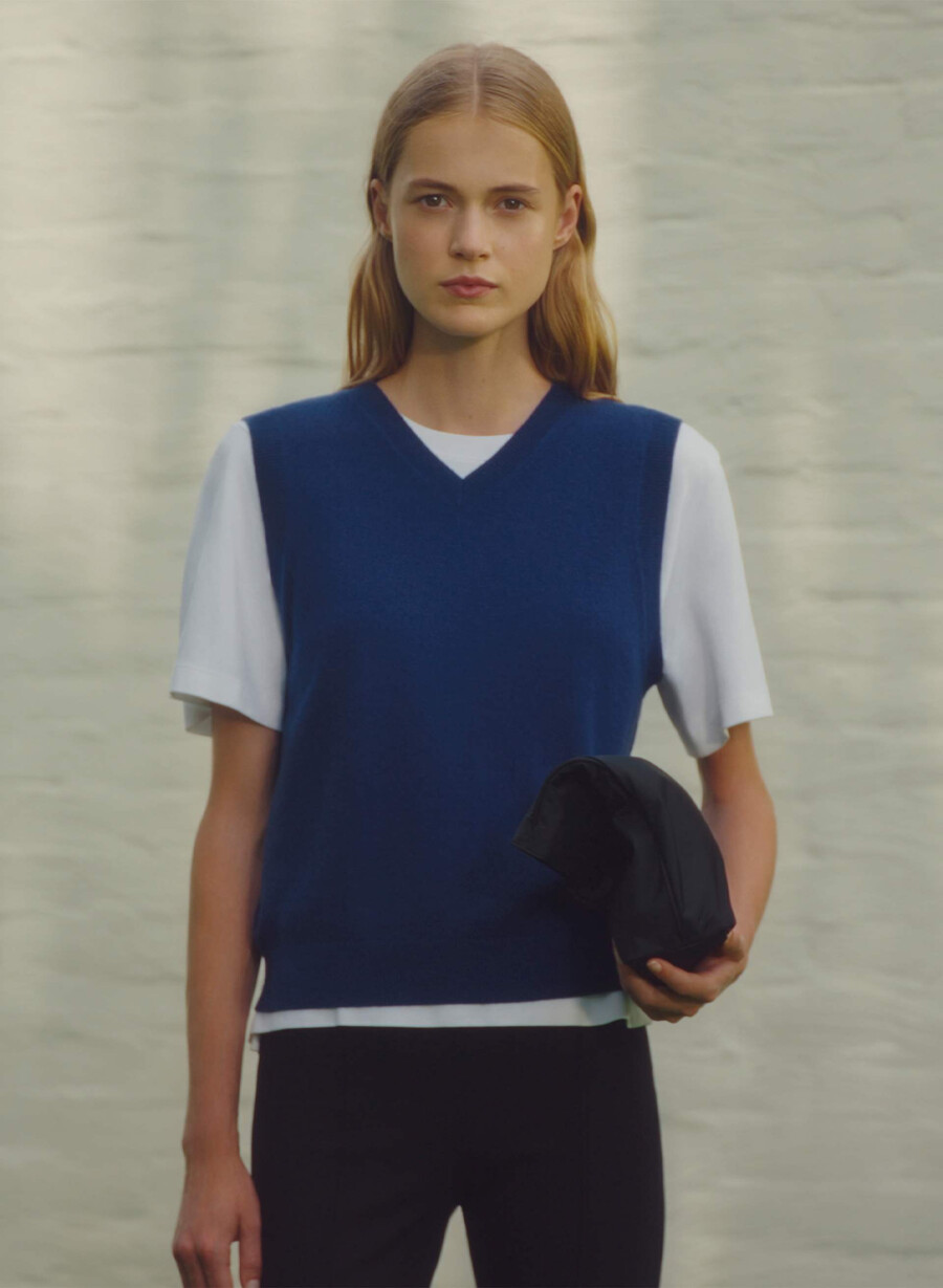 maglione gilet con scollo a v in cashmere nudo byron blue