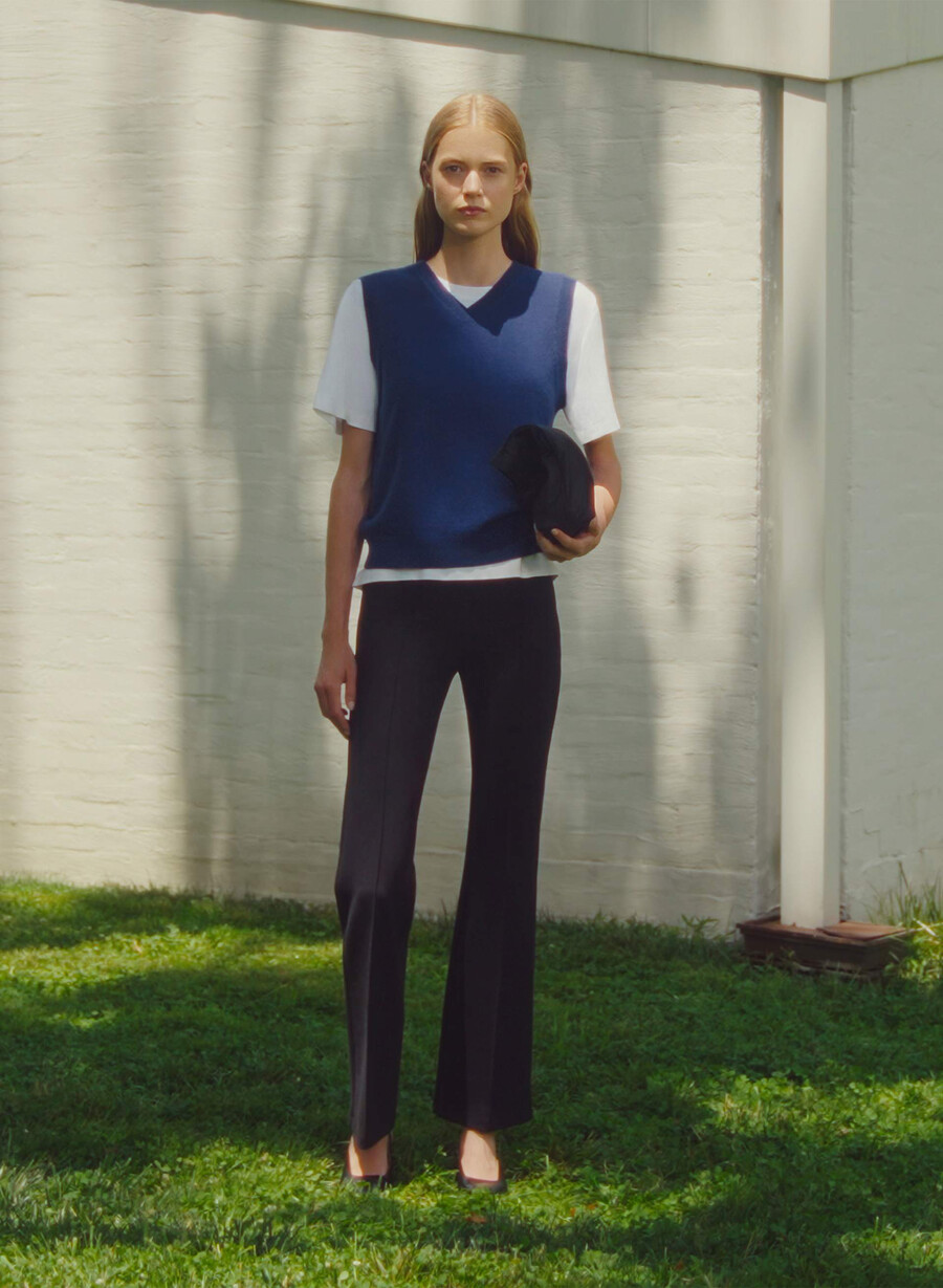 maglione gilet con scollo a v in cashmere nudo byron blue