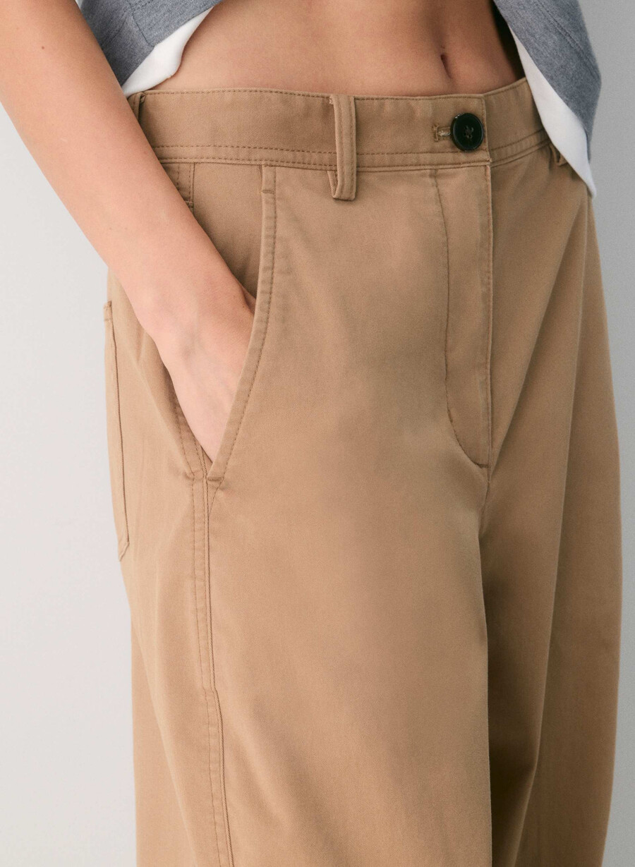 pantaloni chino relaxed a vita alta color bronzo lavato cammello