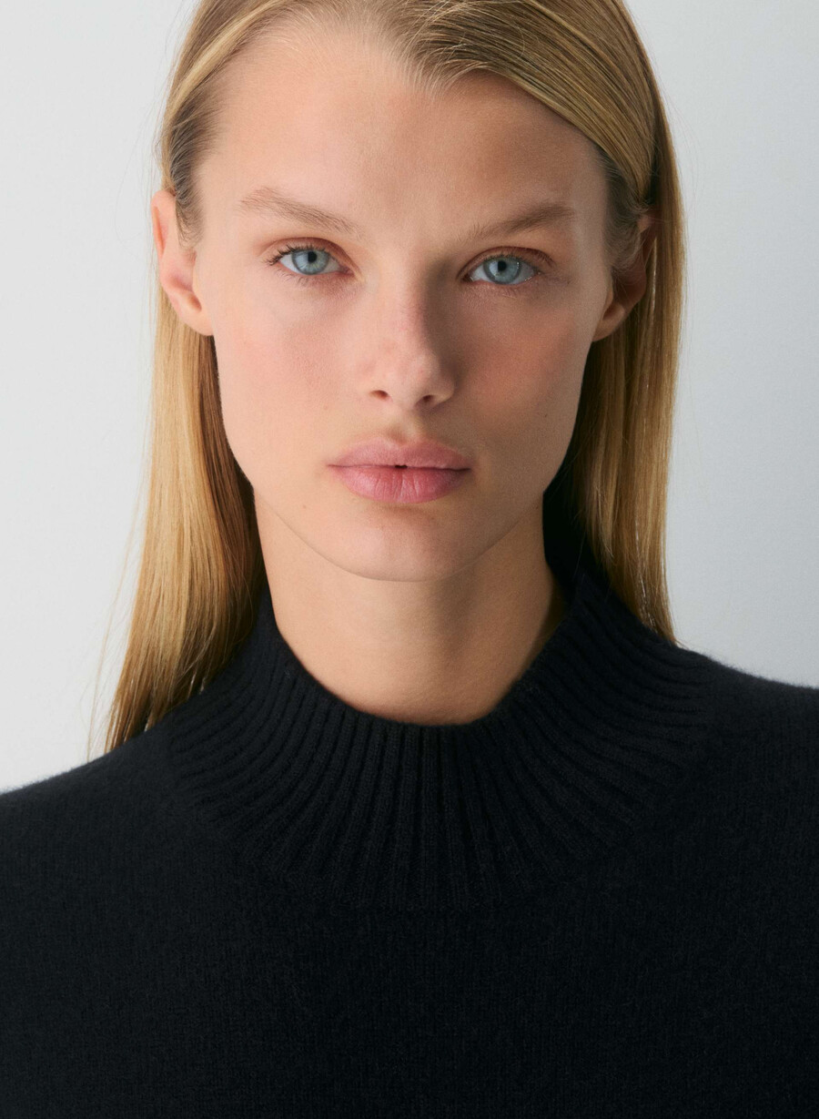maglia a collo alto essential cashmere shrunken nero