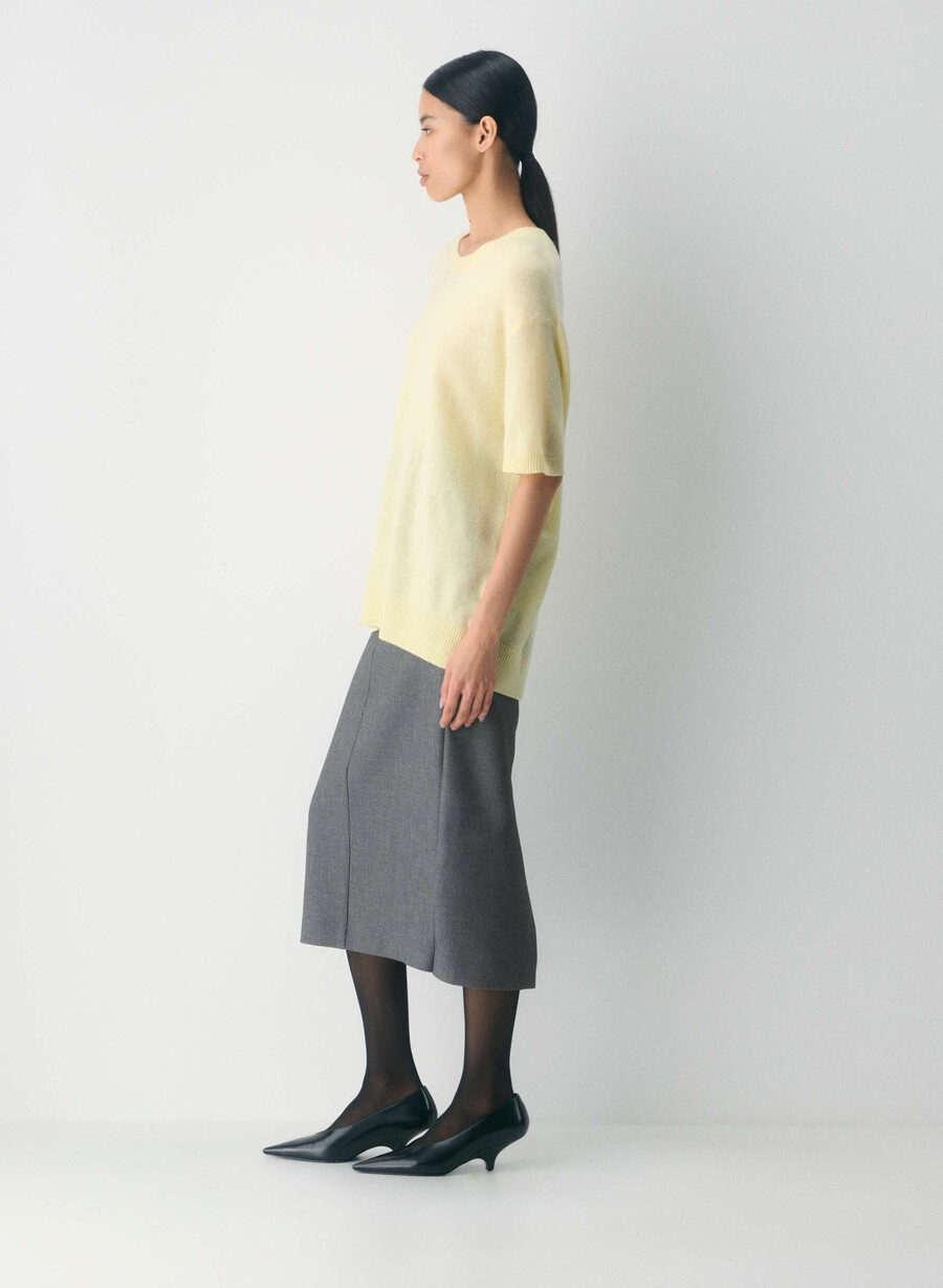 maglione a maniche corte rilassato in cashmere e piume giallo burro