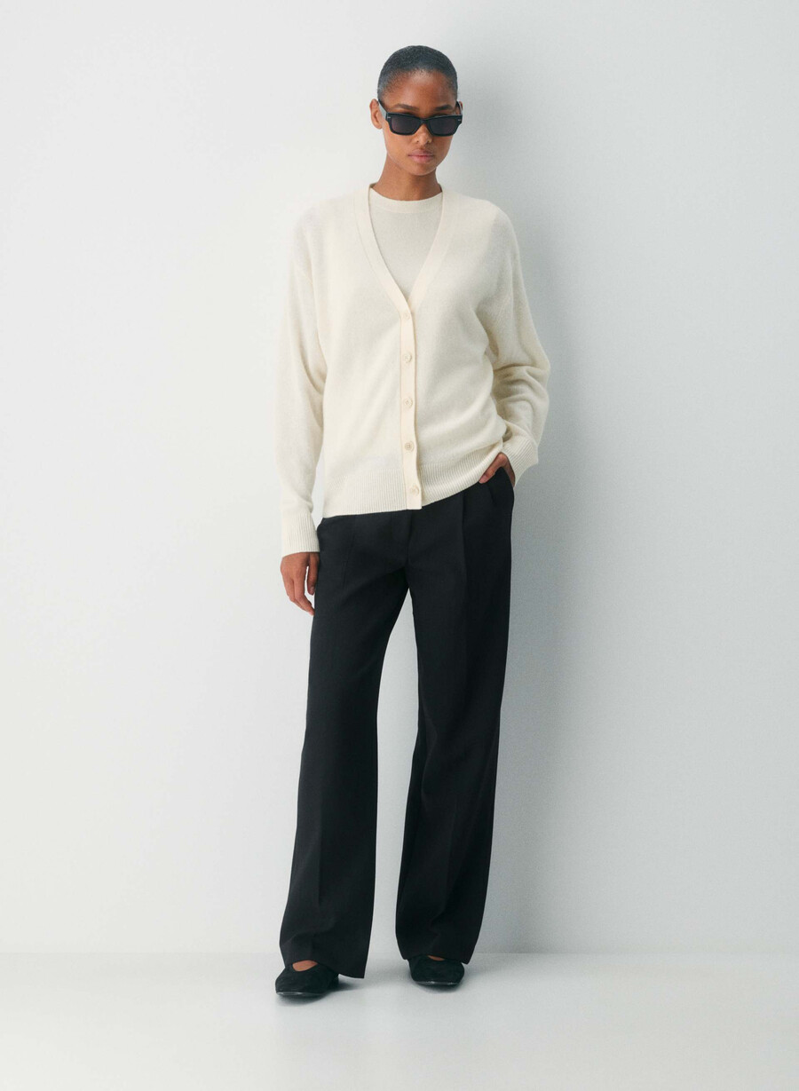 cardigan con scollo a v rilassato in cashmere e piume bianco sussurramento