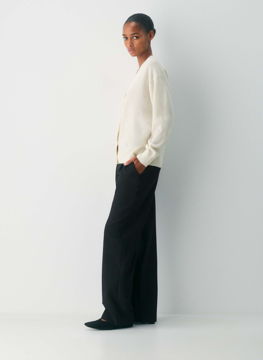 cardigan con scollo a v rilassato in cashmere e piume bianco sussurramento