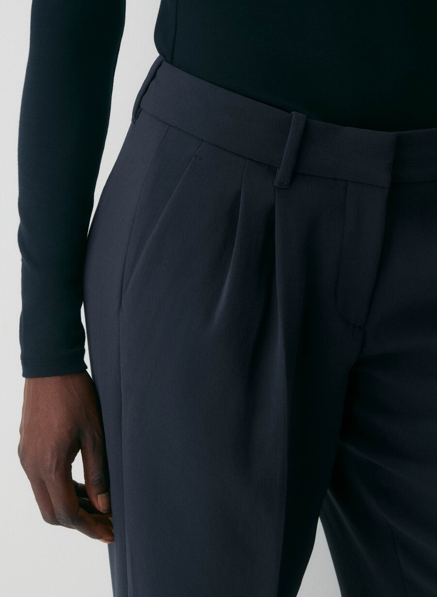 the effortless pant curve-fit lo-rise - crepette dark navy