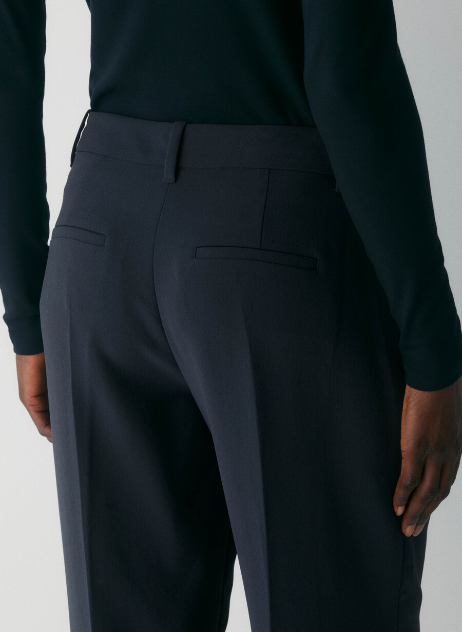 the effortless pant curve-fit lo-rise - crepette dark navy