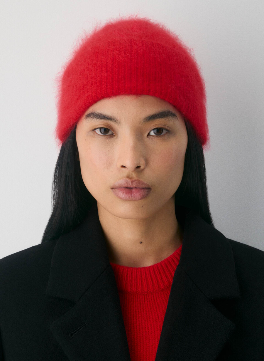 berretto con risvolto in cashmere spazzolato rosso lampeggiante
