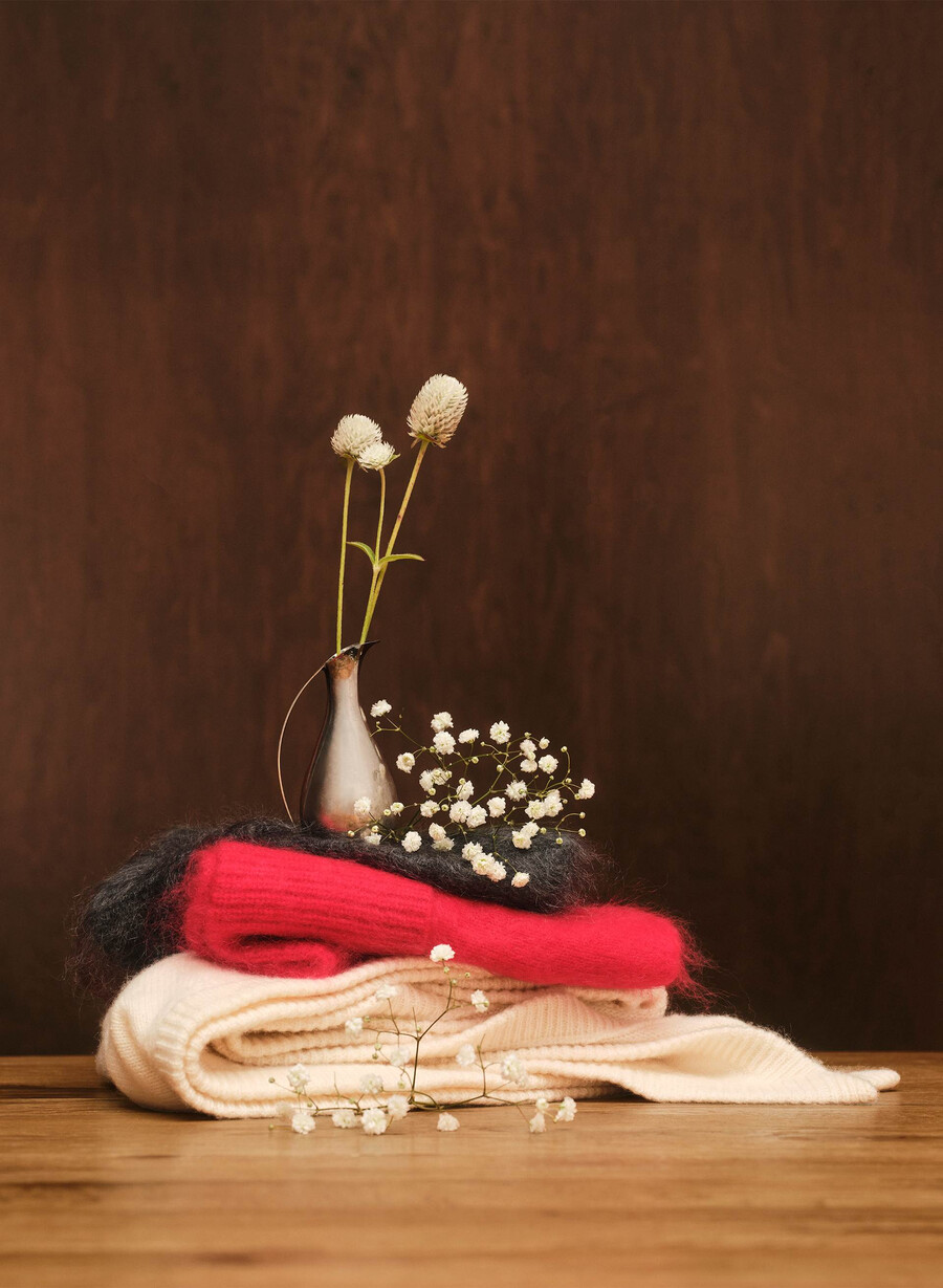berretto con risvolto in cashmere spazzolato rosso lampeggiante