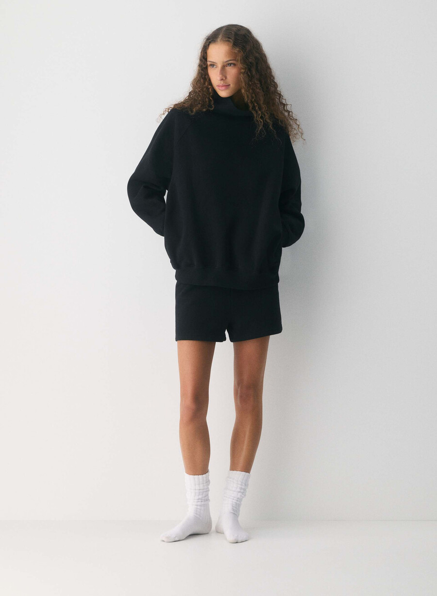 felpa con cappuccio cozy sweatfleece mega raglan collo a imbuto nero