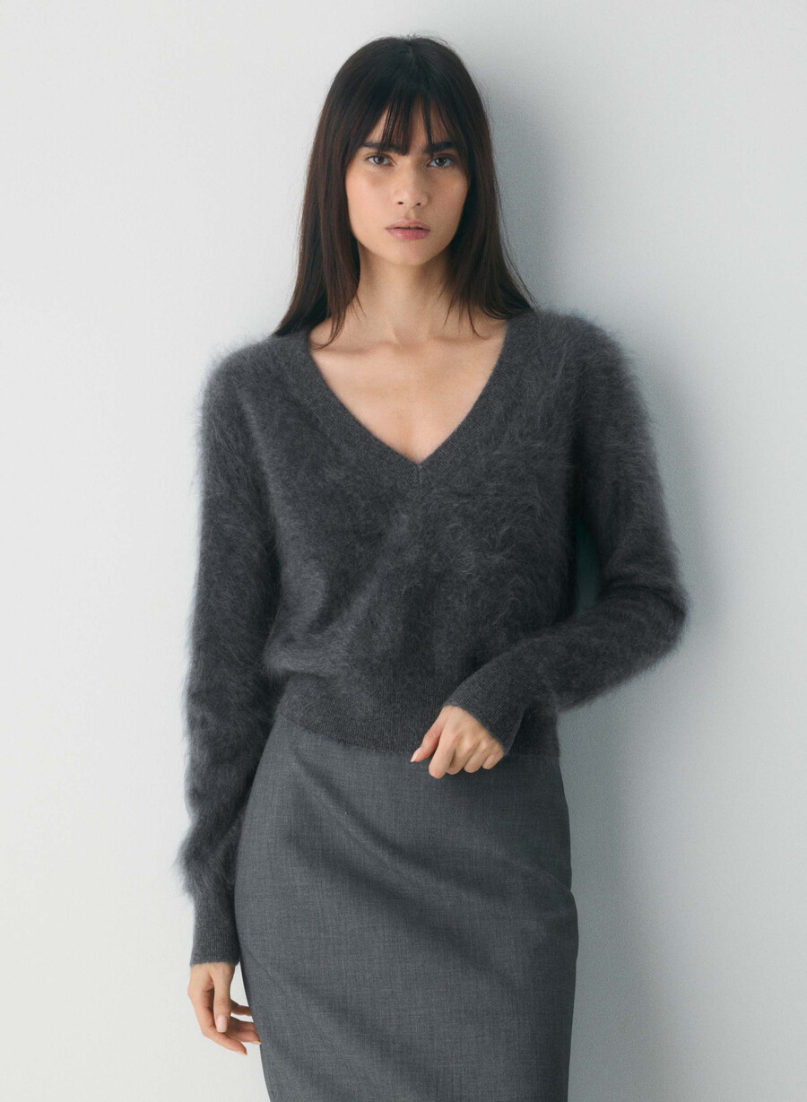 maglione con scollo a v in cashmere spazzolato colore antracite melange