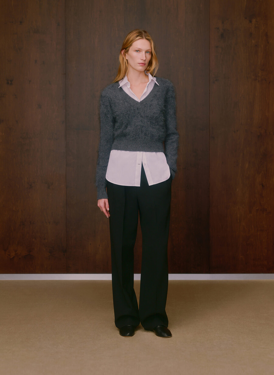 maglione con scollo a v in cashmere spazzolato colore antracite melange