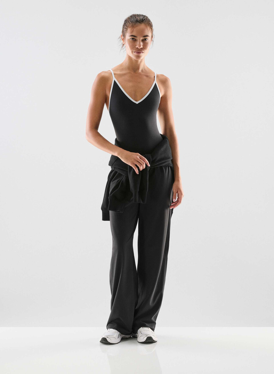 body essenziale con scollo a v life nerobianco