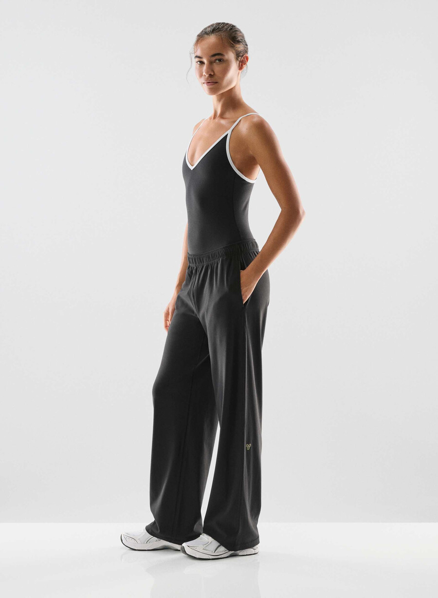 body essenziale con scollo a v life nerobianco