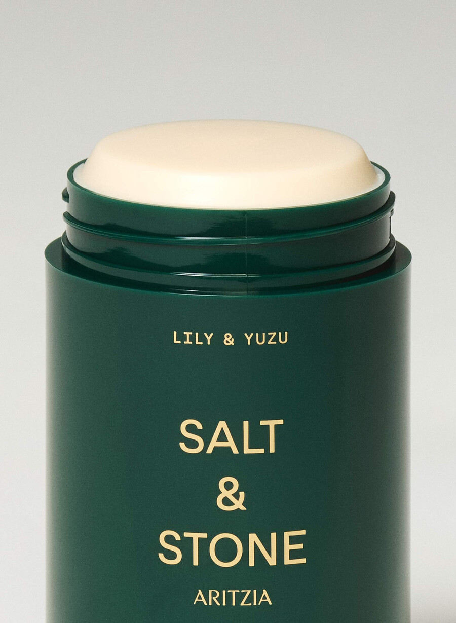 deodorante salt stone x aritzia lilyyuzu