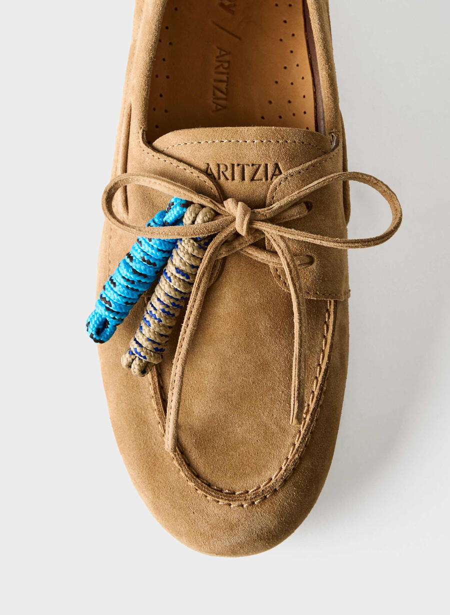 sperry x aritzia slim boat shoe - pelle scamosciata tan khaki