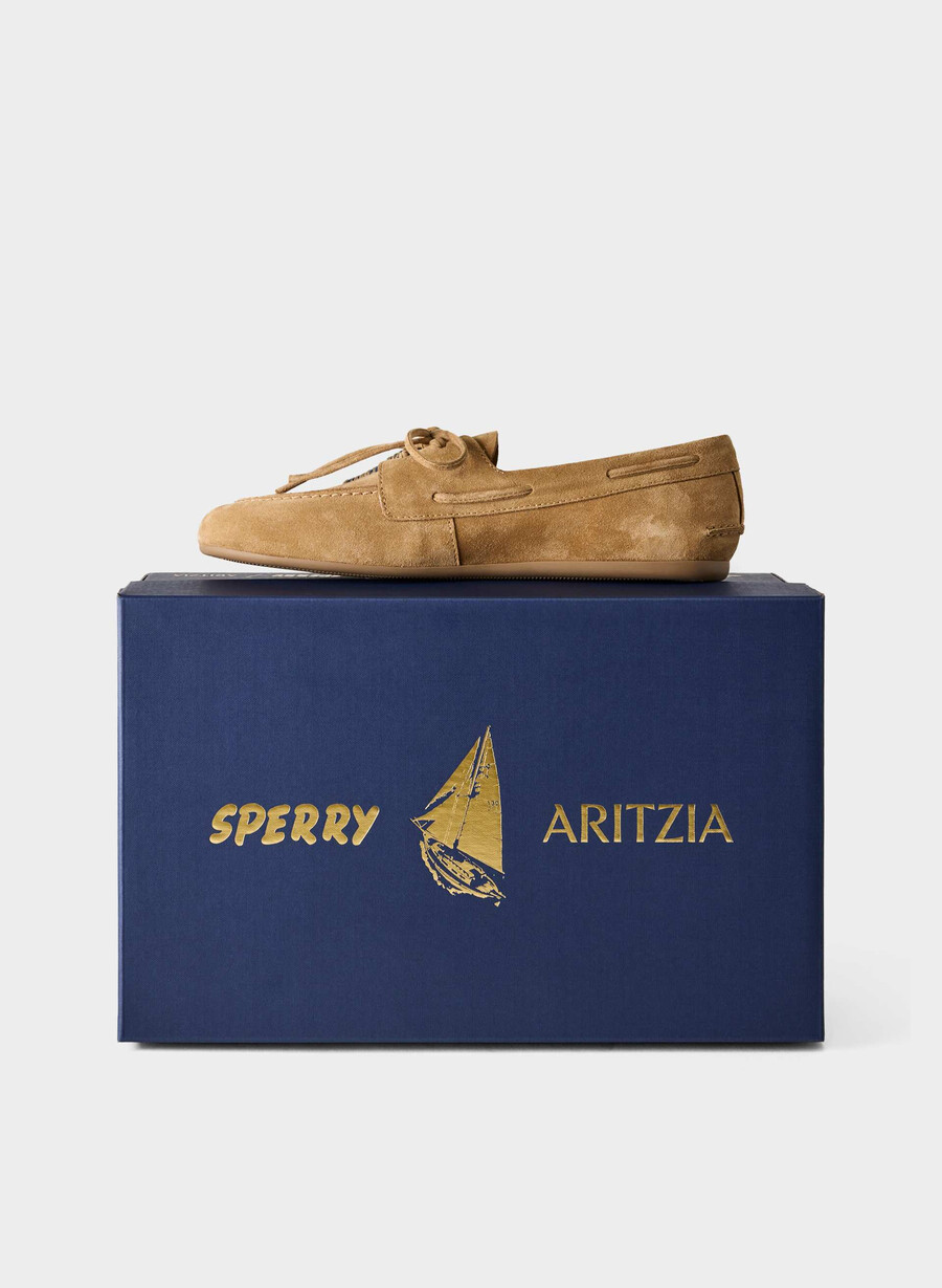 sperry x aritzia slim boat shoe - pelle scamosciata tan khaki