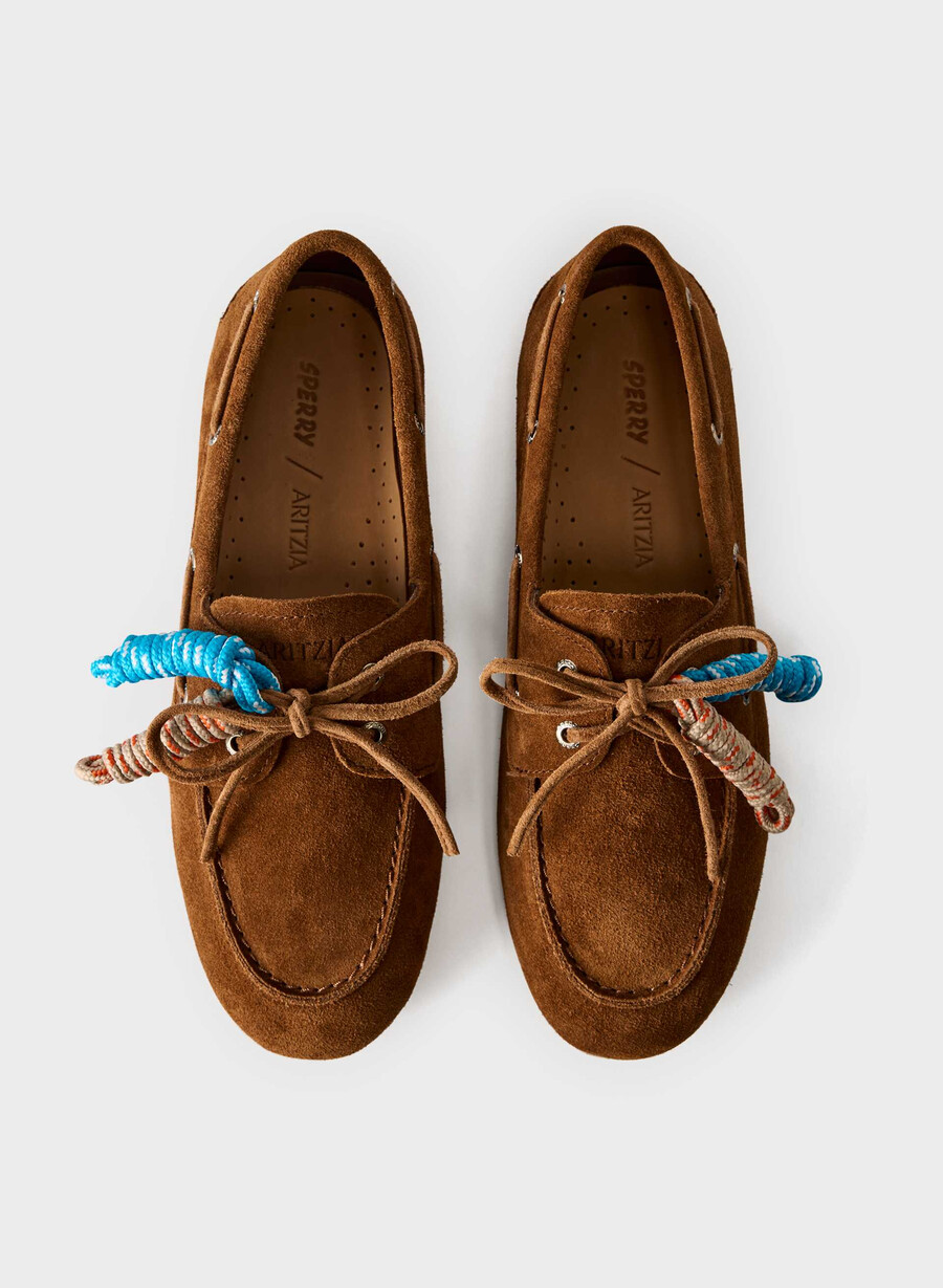 sperry x aritzia slim boat shoe - pelle scamosciata marrone cioccolato