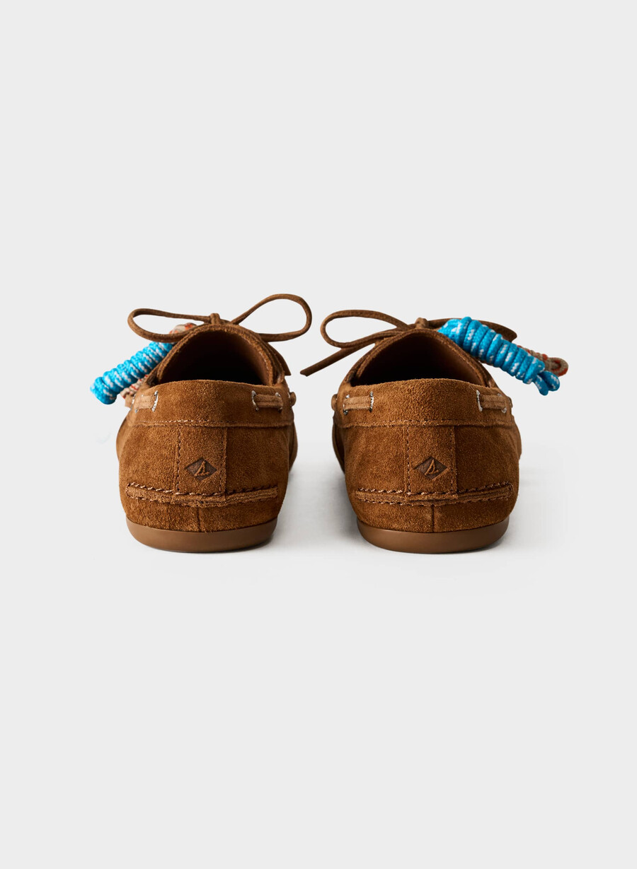 sperry x aritzia slim boat shoe - pelle scamosciata marrone cioccolato