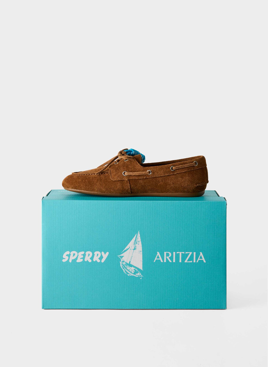 sperry x aritzia slim boat shoe - pelle scamosciata marrone cioccolato