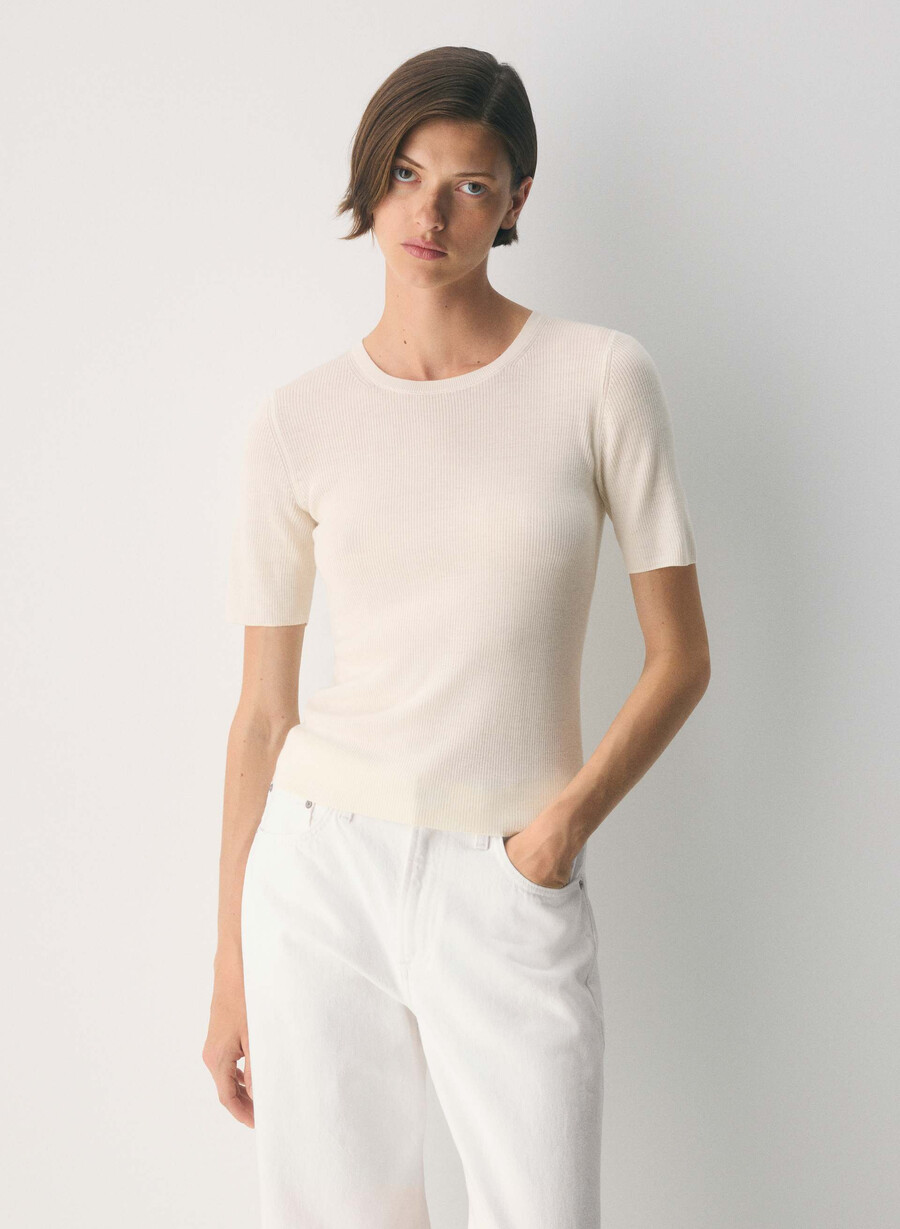 maglione foundry in lana merino fine lychee white