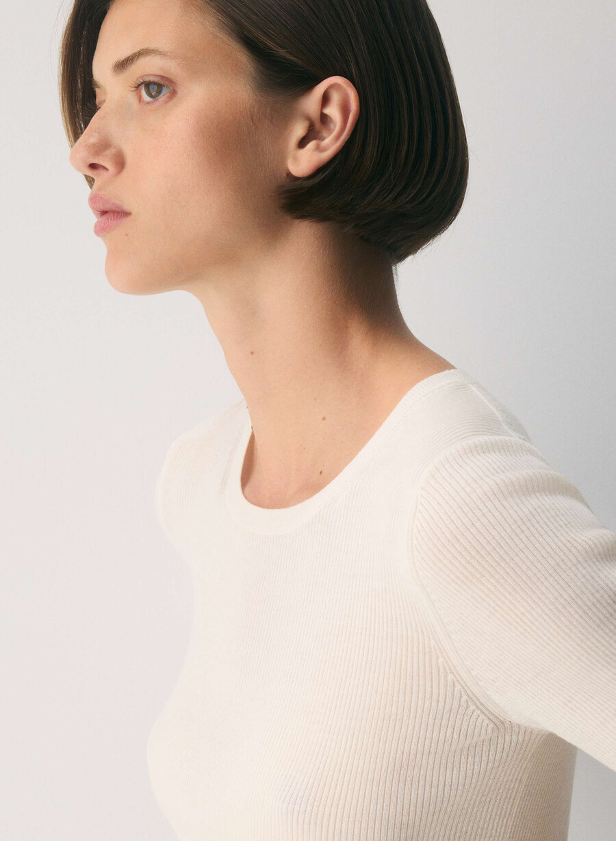 maglione foundry in lana merino fine lychee white