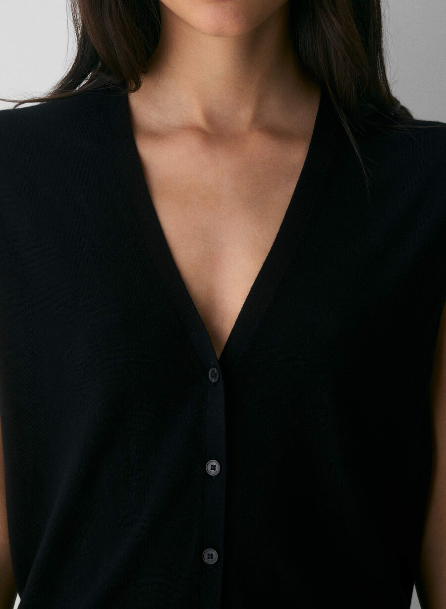 gilet in lana merino pregiata wedgewood nero