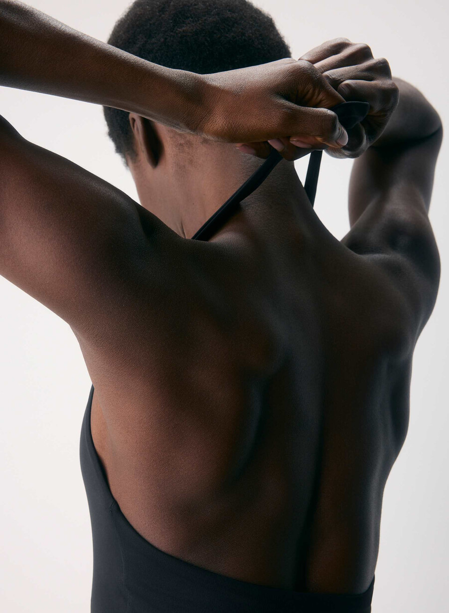 top originale contour transfix halter nero