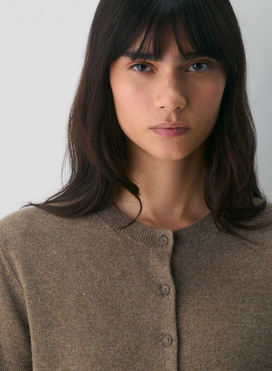 cardigan girocollo a maniche corte in cashmere bare heather folio brown