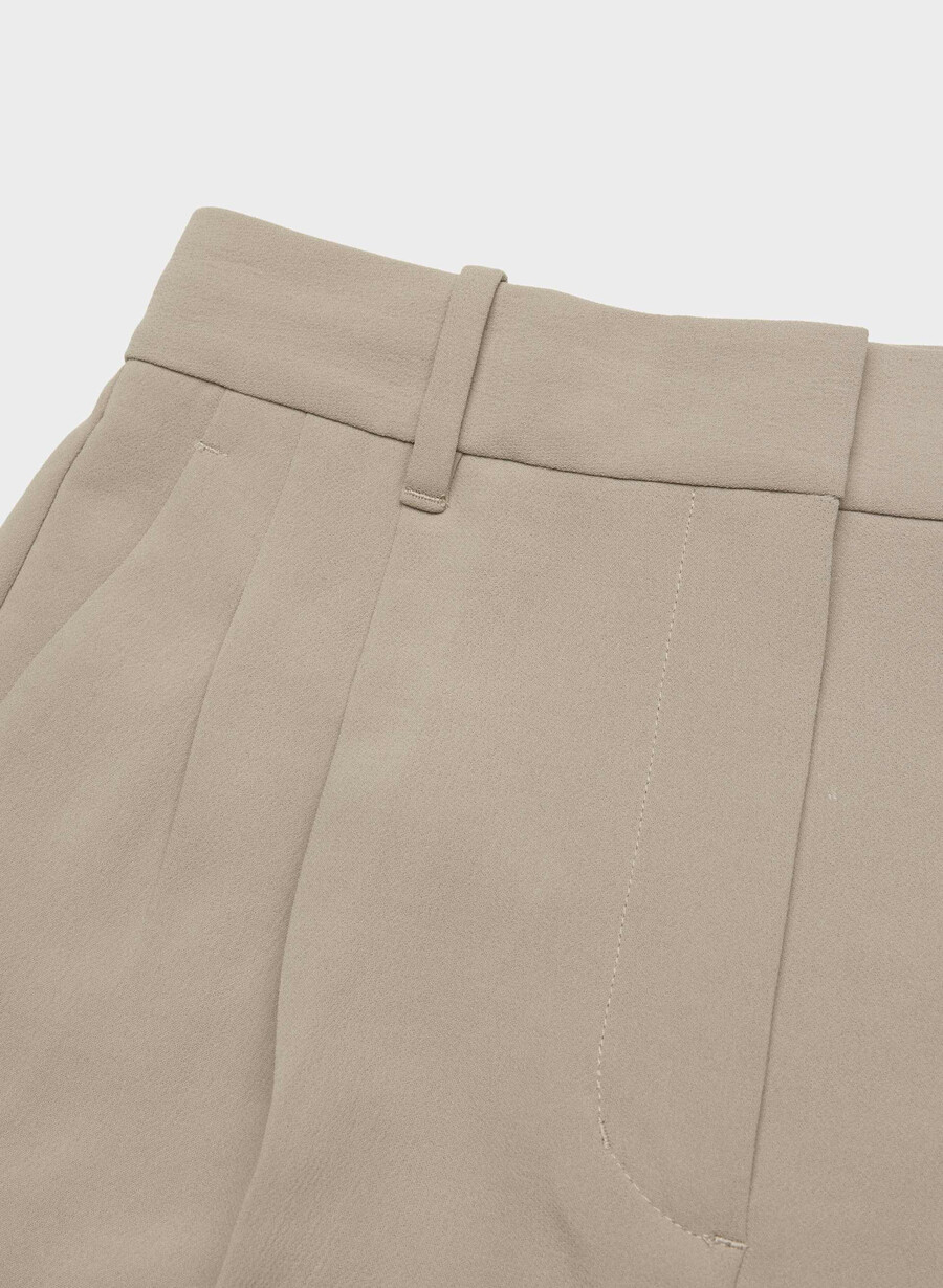 the effortless short mid-thigh - crepette nomad taupe