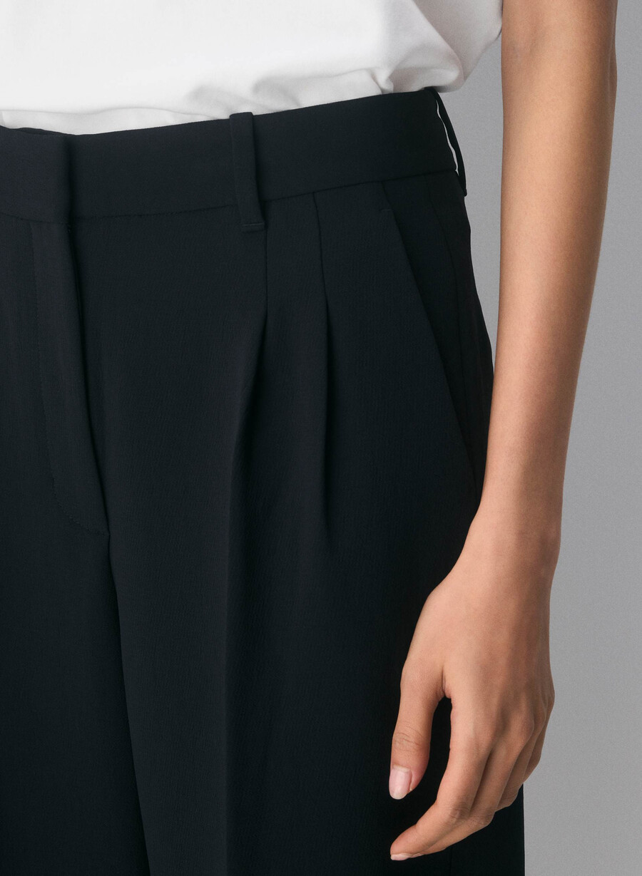 the effortless pant cropped - crepette nero