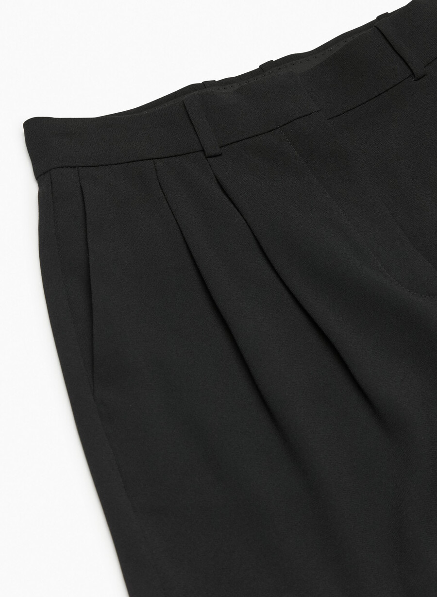 pantaloncini plissettati a metà coscia neri
