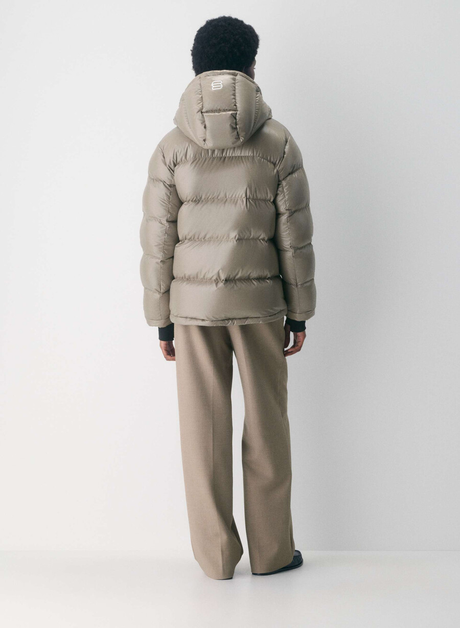 the super puff hi-gloss modern taupe