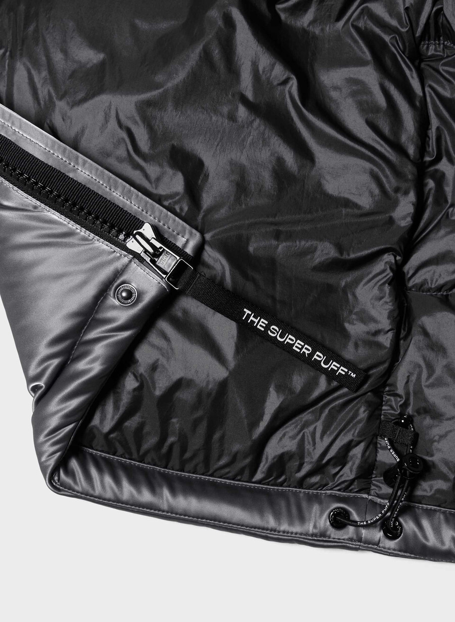 the super puff shorty - liquid shine grigio carbone