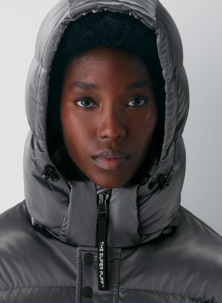 the super puff shorty - liquid shine grigio carbone