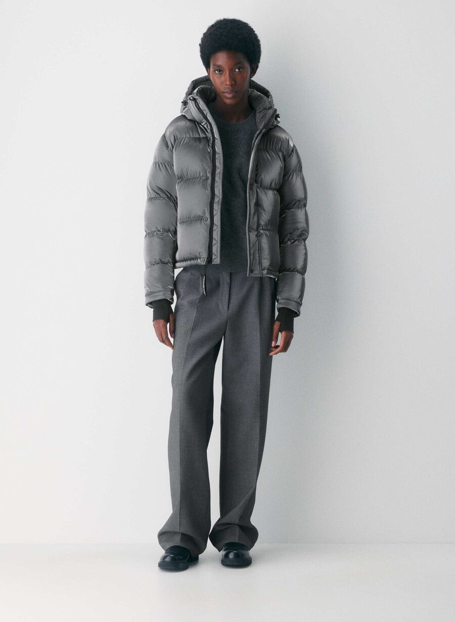 the super puff shorty - liquid shine grigio carbone