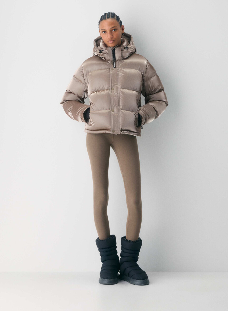 the super puff shorty - liquid shine taupe moderno