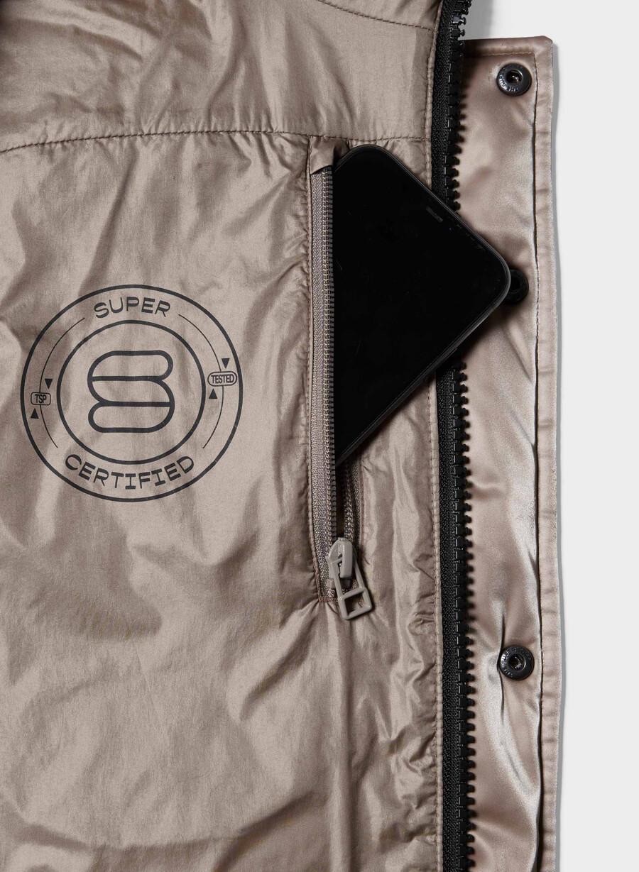 the super puff shorty - liquid shine taupe moderno