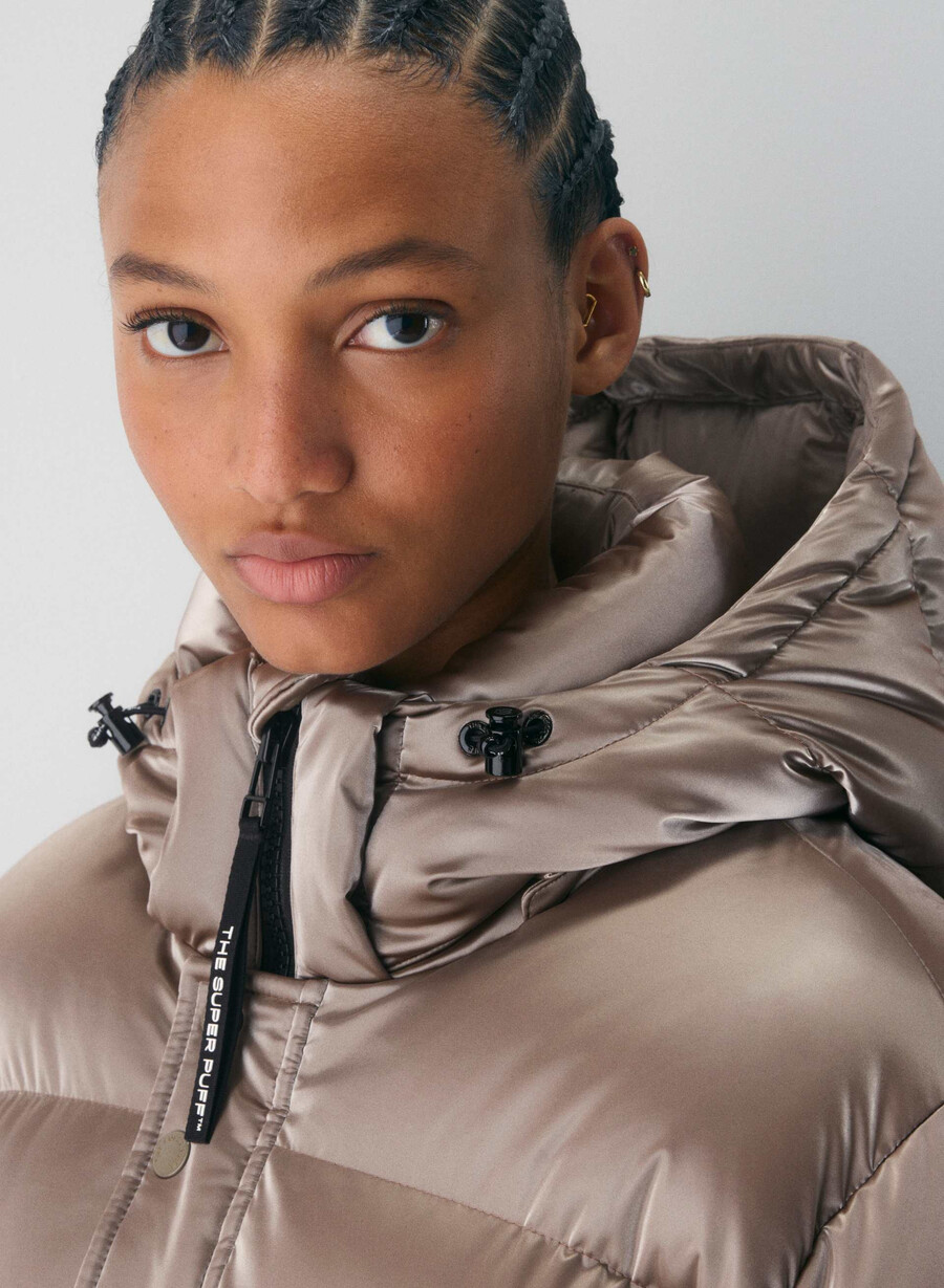 the super puff shorty - liquid shine taupe moderno