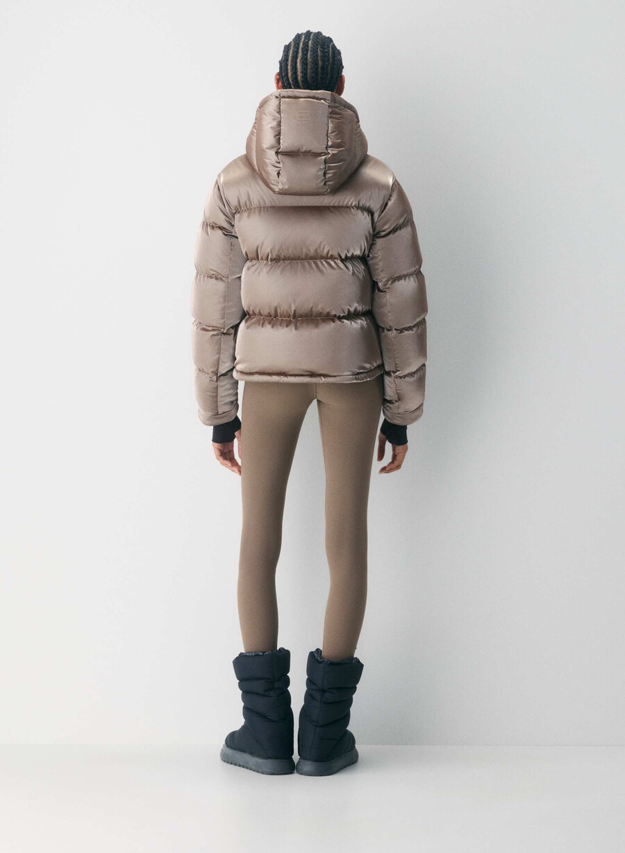the super puff shorty - liquid shine taupe moderno