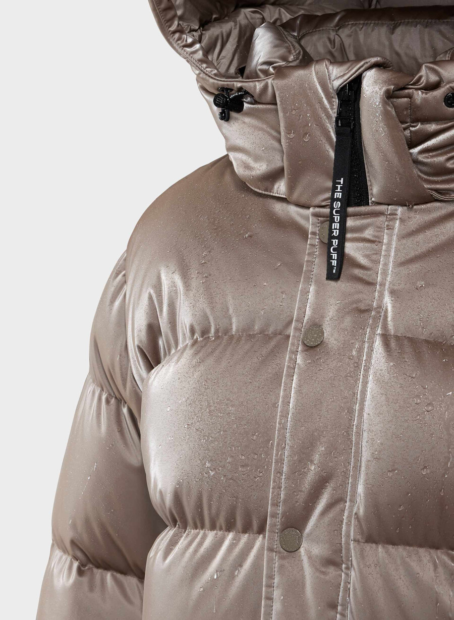 the super puff shorty - liquid shine taupe moderno
