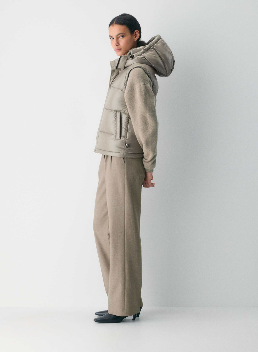 the super puff gilet - taupe moderno hi-gloss