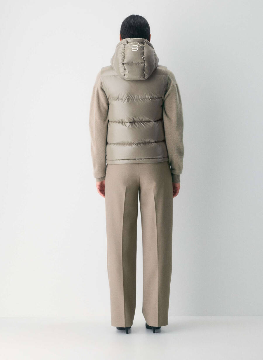 the super puff gilet - taupe moderno hi-gloss